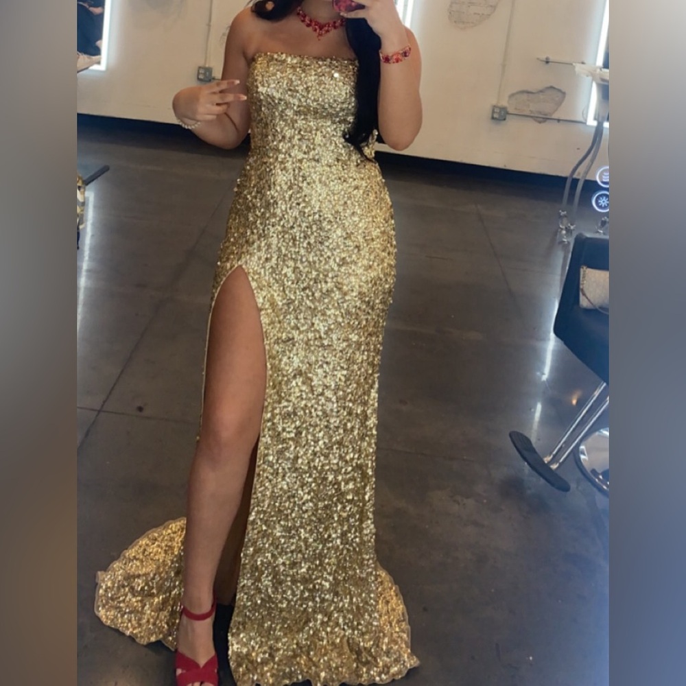 SHERRI HILL Elegant Gold Sequin Evening Gown/Prom dress